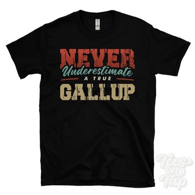 NEVER UNDERSCHIMATE A TRUE GALLUP T-SHIRT - Wear Your Name Proudly