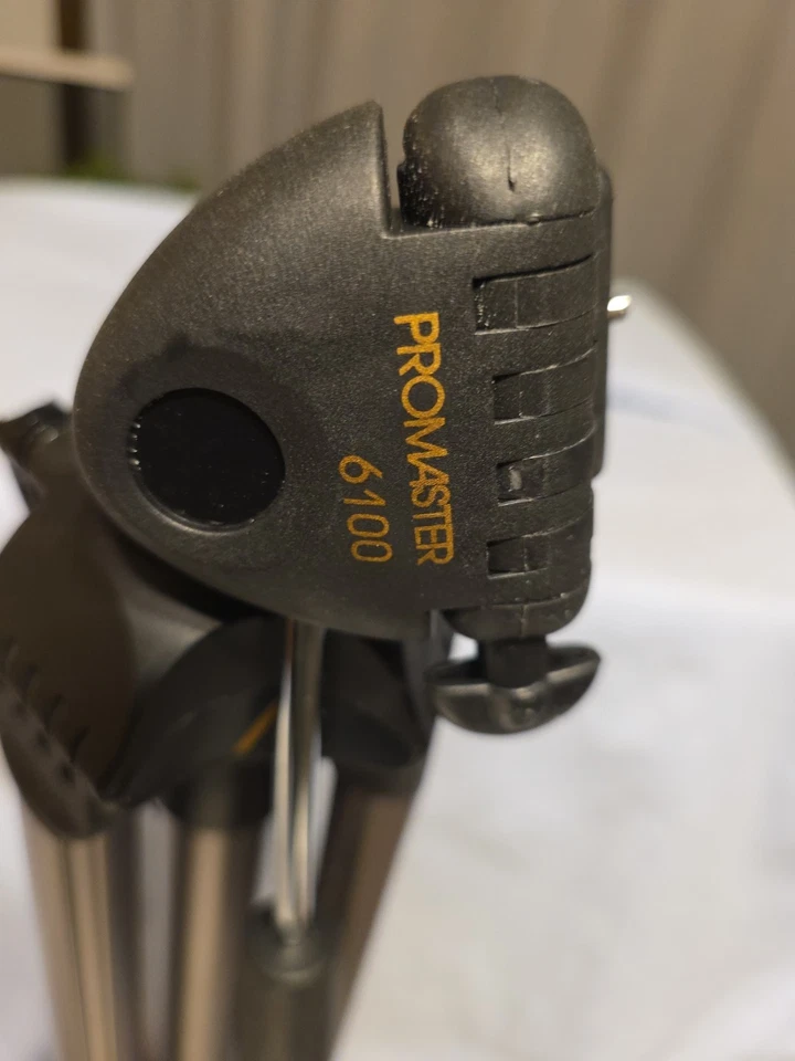 PROMASTER 6100 Adjustable Tripod - Image 3 of 4