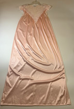 Vtg VASSARETTE Long POWDER PINK NIGHTGOWN Small TALL Nylon LACE BODICE Coquette