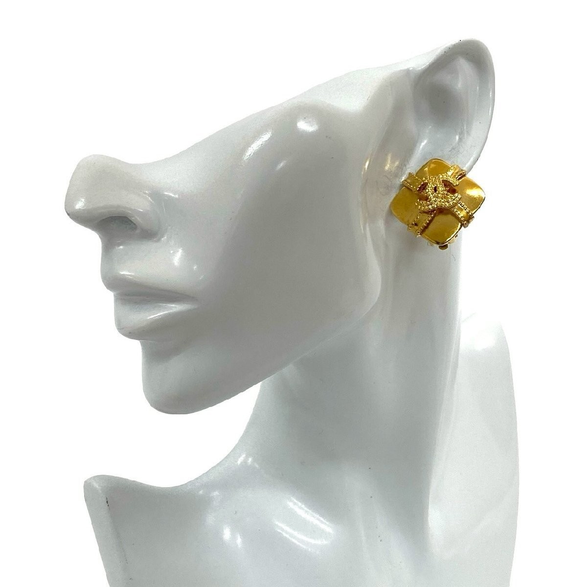 Extremely beautiful item with comments CHANEL vin… - image 2