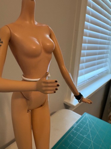 2006 Mattel Barbie Pink Label HARD ROCK CAFE Doll Nude Body Only - Bild 4 von 12