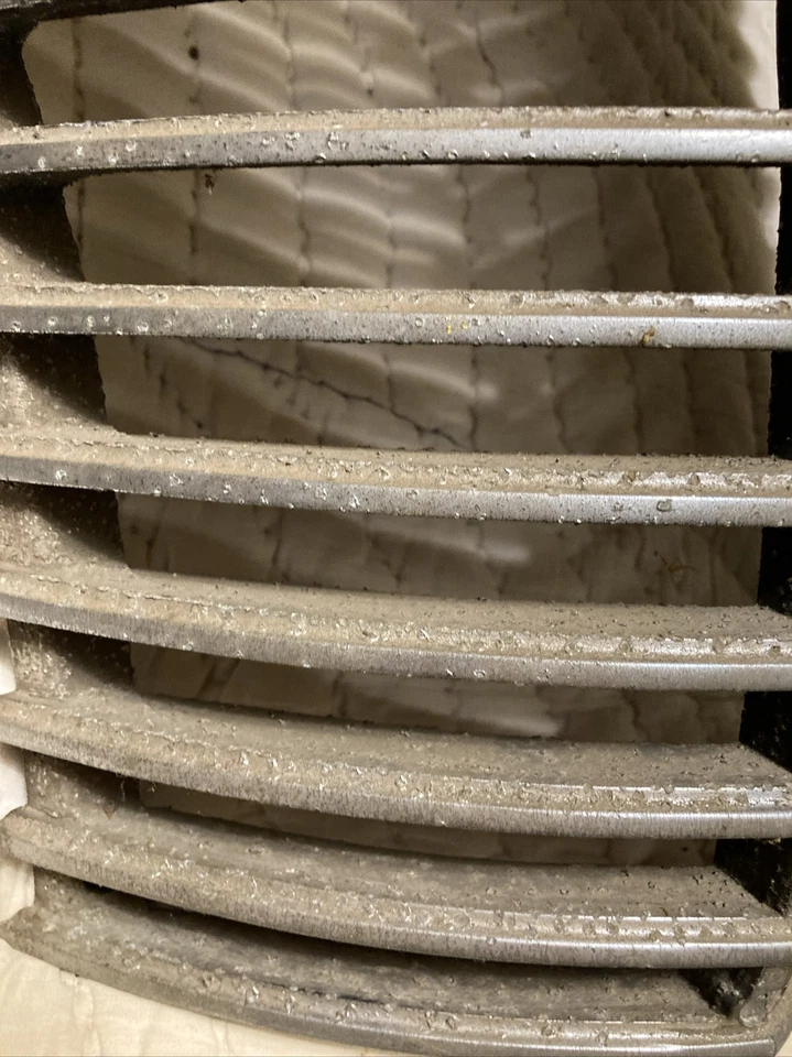 Cadillac 1940 parrilla central original GM Foto 2 de 4