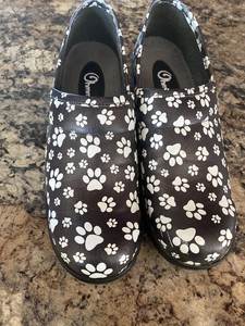paw print clogs