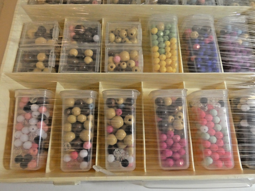 BEADBUDDY Kit per fare braccialetti con custodia - Foto 4 di 8