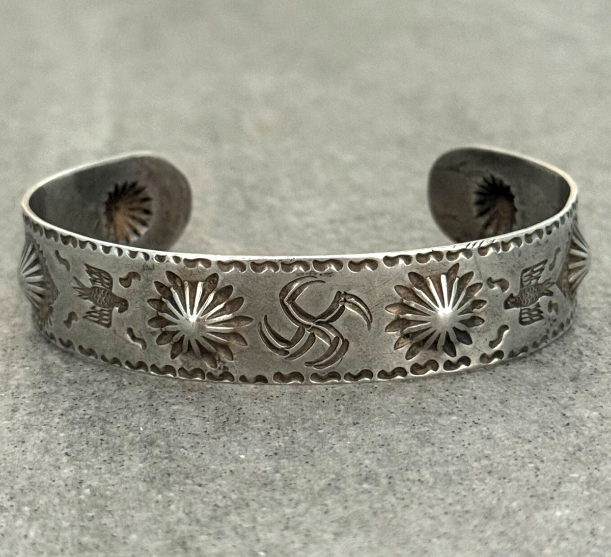 Vintage FRED HARVEY ERA Navajo WHIRLING LOG REPOUSSE/FLUTED Silver 