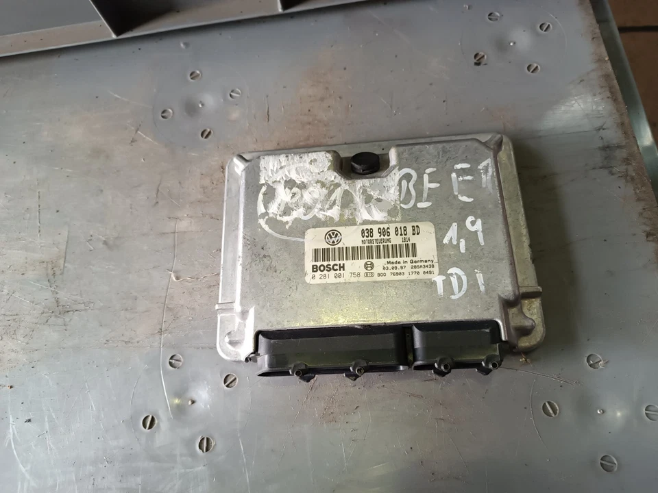 VW New Beetle 1C 1.9 TDI Centralina Motore Centralina 038906018BD 0281001758 - Immagine 3 di 4