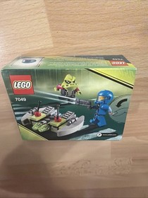 Brand New Factory Sealed LEGO Space Alien Conquest: Alien Striker (7049) 42pcs
