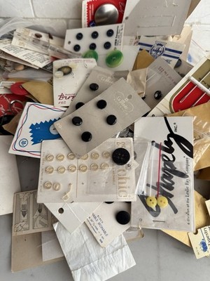 Vintage Button Lot 3lbs Le Chic Lansing La Mode MOP Bakelite And More