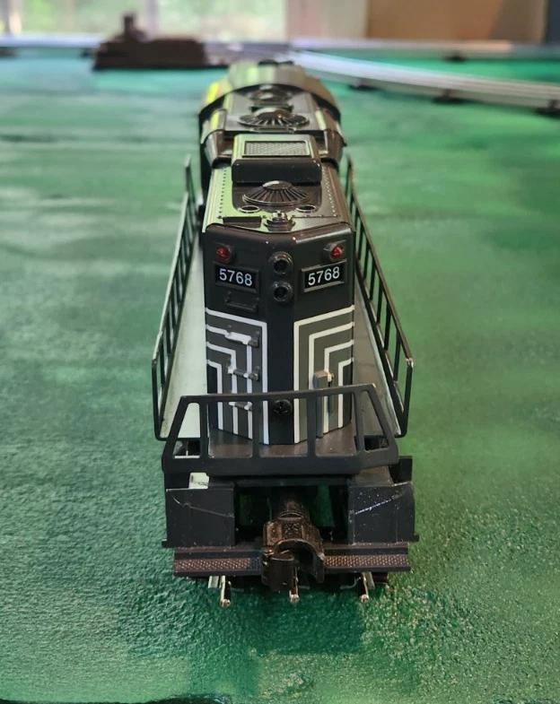 William's New York Central #5768 GP-9 Diesel (Nonpowered) Locomotive - Image 4 of 4