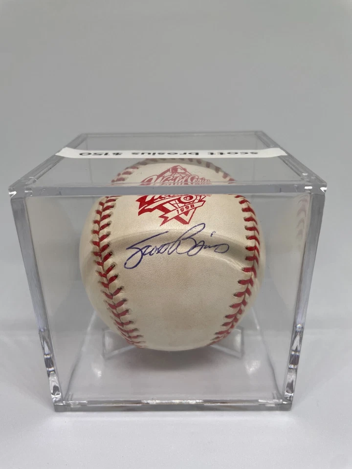 Balón firmado por los Yankees, Scott Brosius 1998 Serie Mundial MVP Foto 3 de 3