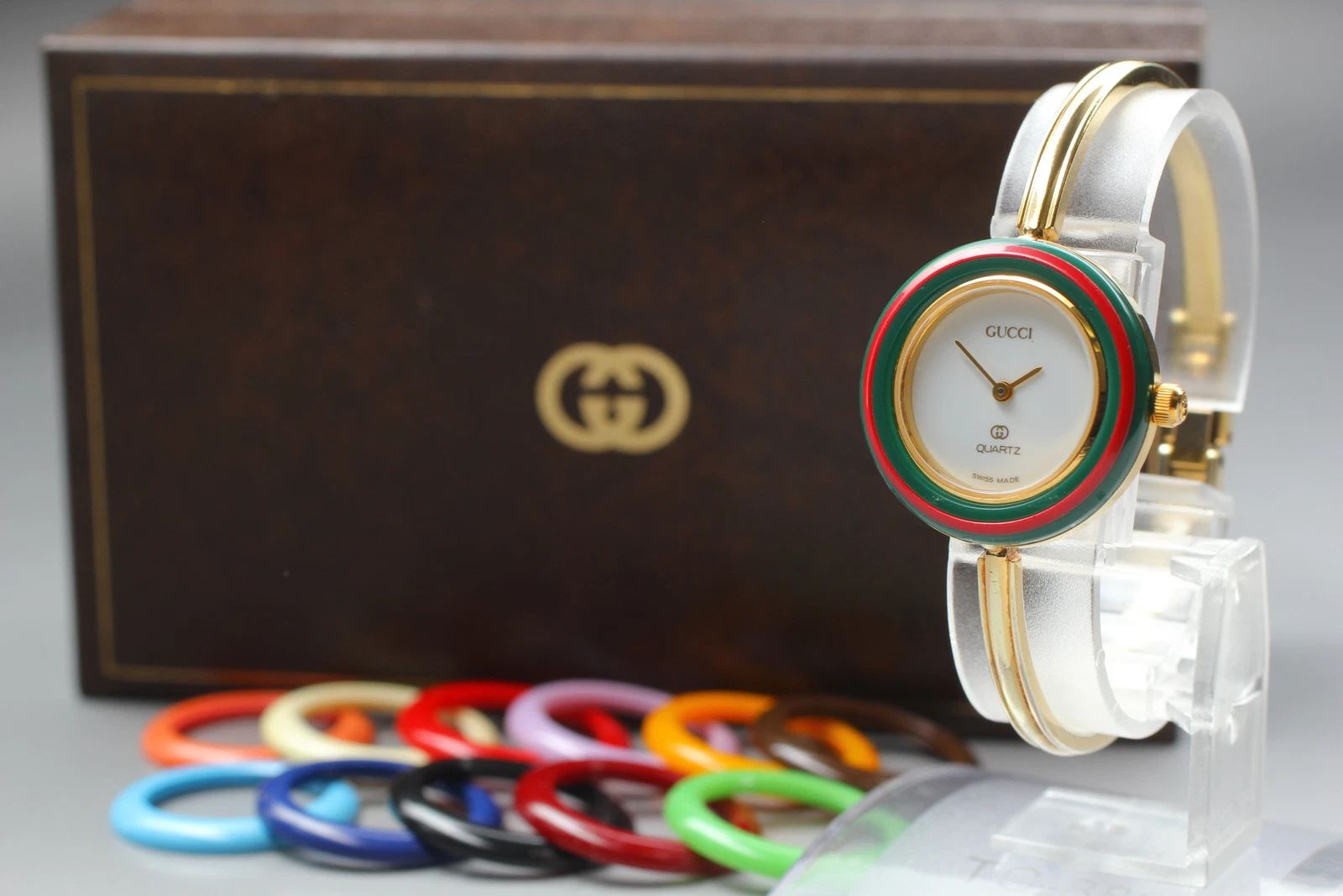 Boîte papier [presque comme neuf] Gucci 1100 L lunette à changement 12 couleurs femme Qz montre JAPON 