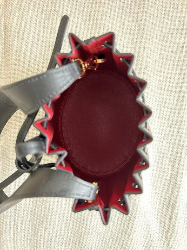 Mini bolso cubo plisado Mansur Gavriel en negro Foto 2 de 4