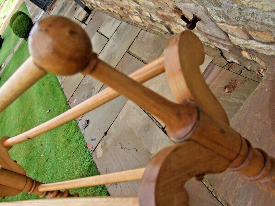 ANTIQUE/VINTAGE WOODEN FLOOR STANDING TOWEL/CLOTHES RAIL eBay