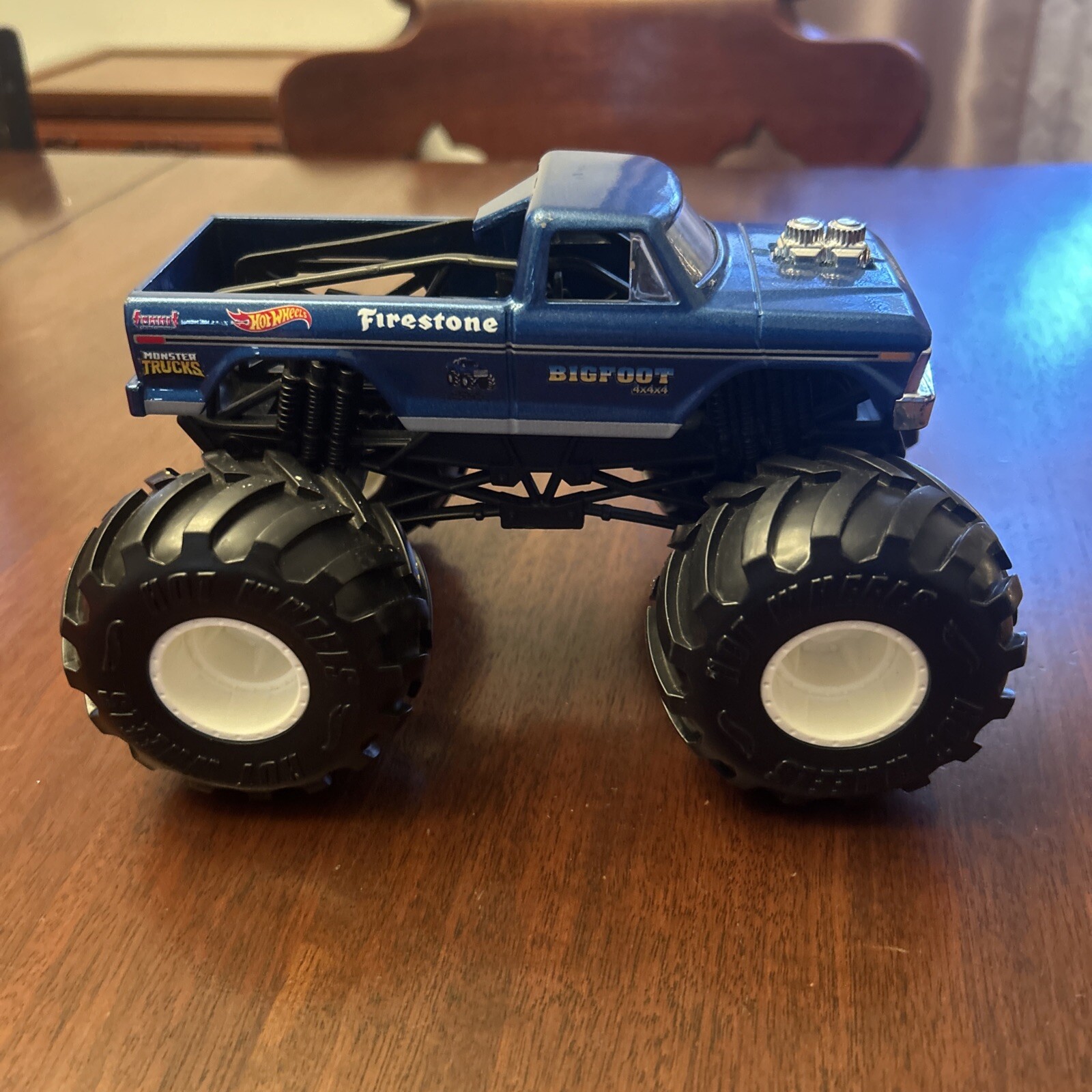 Hotwheels Monster Truck Oversized Bigfoot Blue Die-Cast Body 1:24 Scale Toy