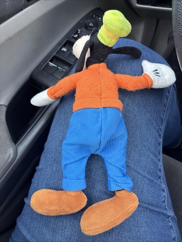 8 Inch Stuffed Goofy Toy - Picture 8 of 9