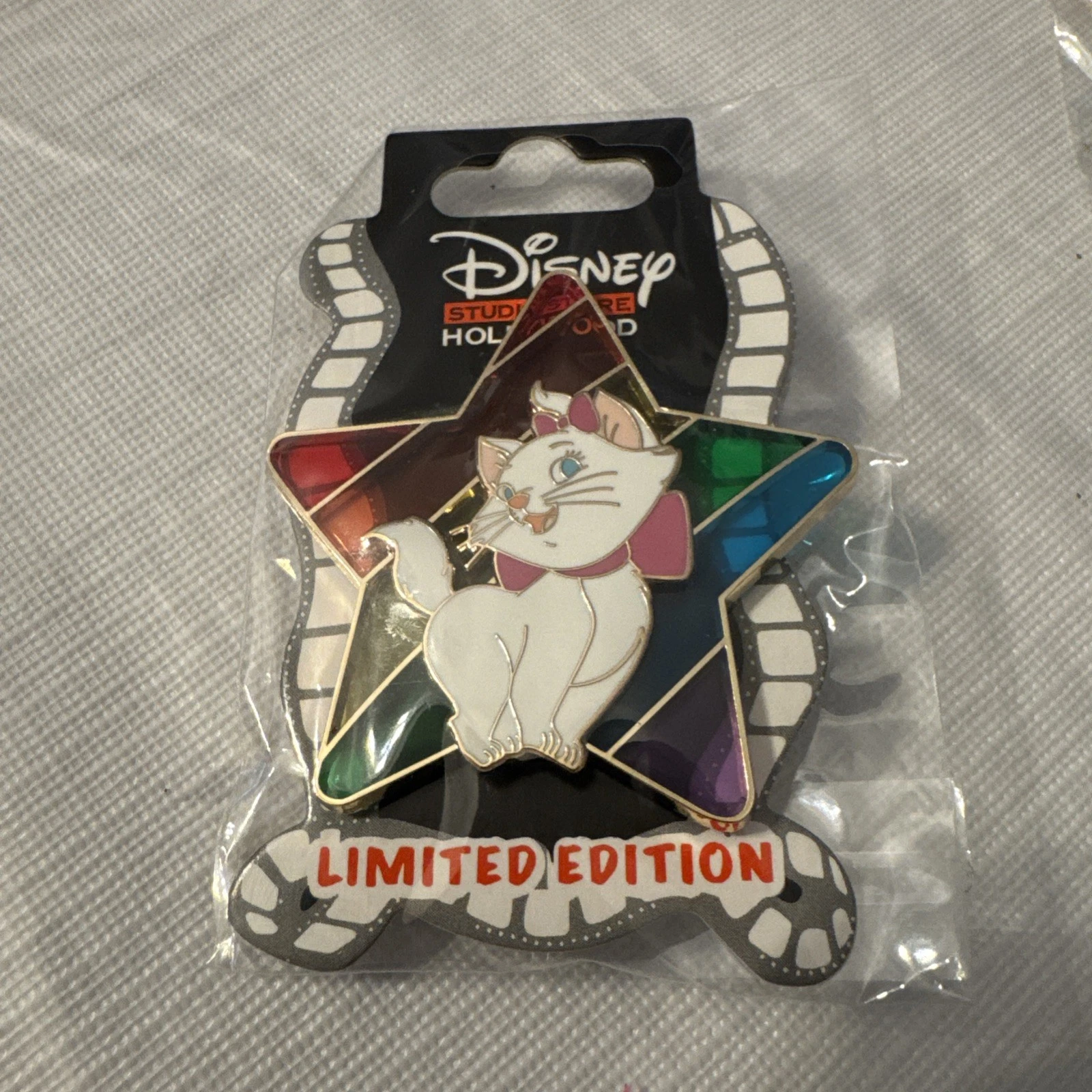 Disney DSSH Stained Glass Rainbow Pride Star The Aristocats Marie LE 400 Pin