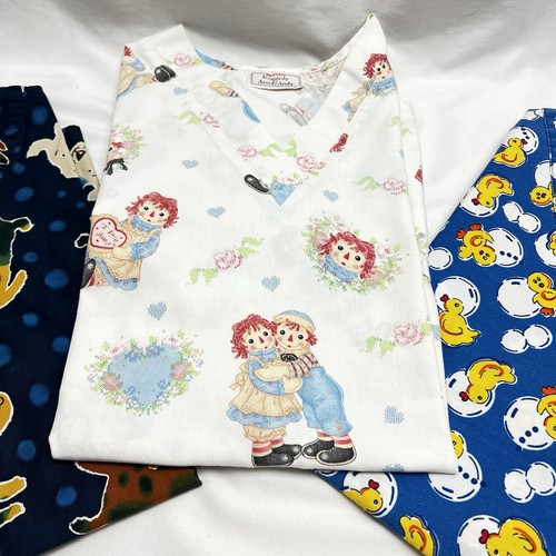 Vintage Scrub Tops Lot of 3 L/XL Pockets Puppies Chicks & Ragedy Ann Tafford - Picture 3 of 9