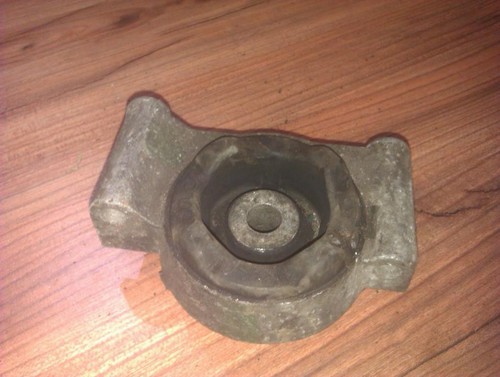 893399151f Motorhalterung und Getriebe (Motorhalterung)  Audi 80 DE72816-17