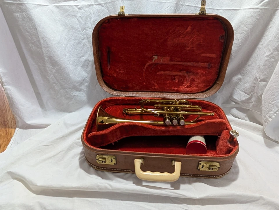 "The Indiana" Elkhart, Ind. 58842, con estuche Cleveland y boquilla Constellation Foto 3 de 4