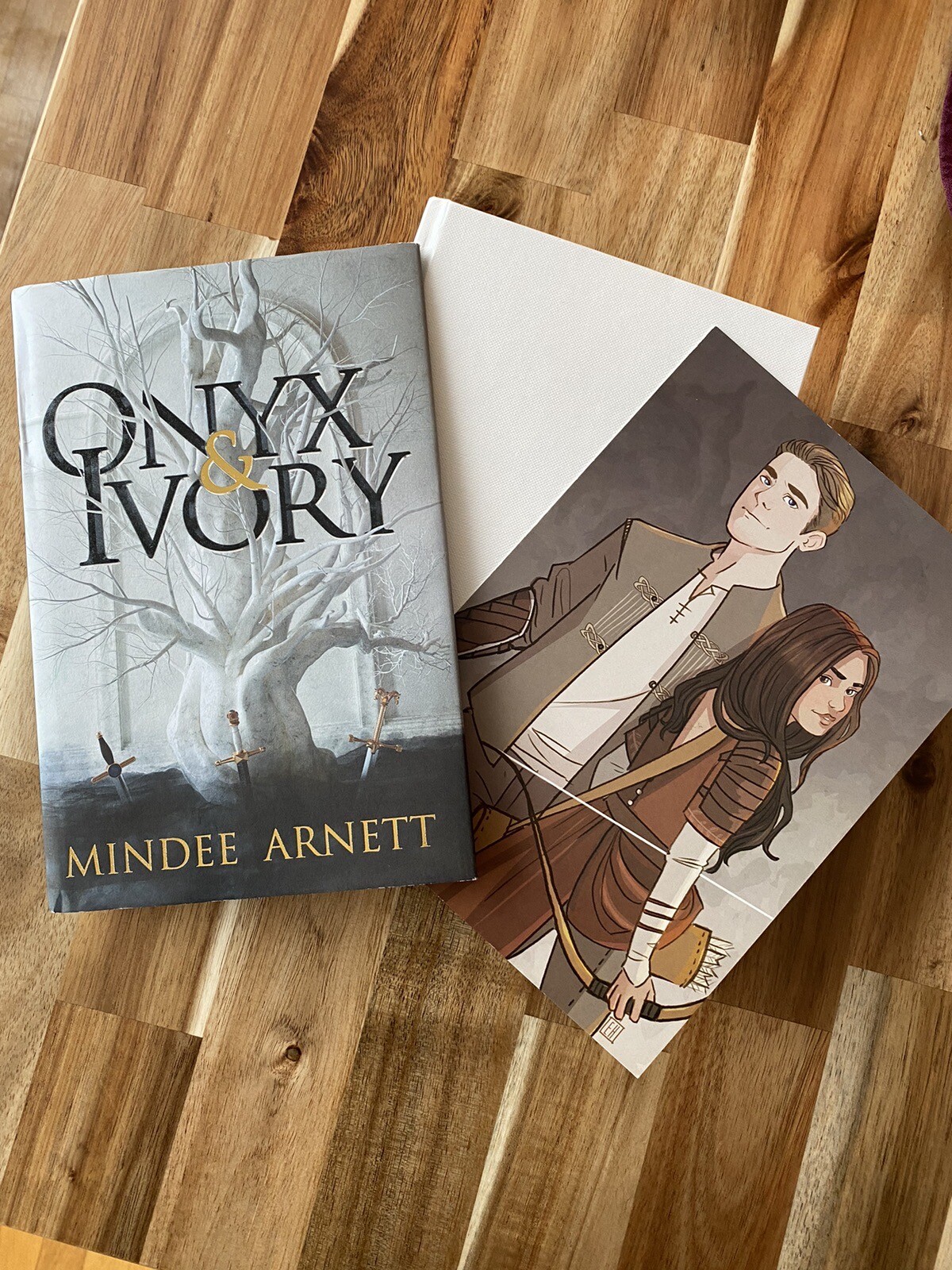 Thumbnail - Onyx & Ivory Von Arnett, Mindee | Buch | Fairyloot Exclusive