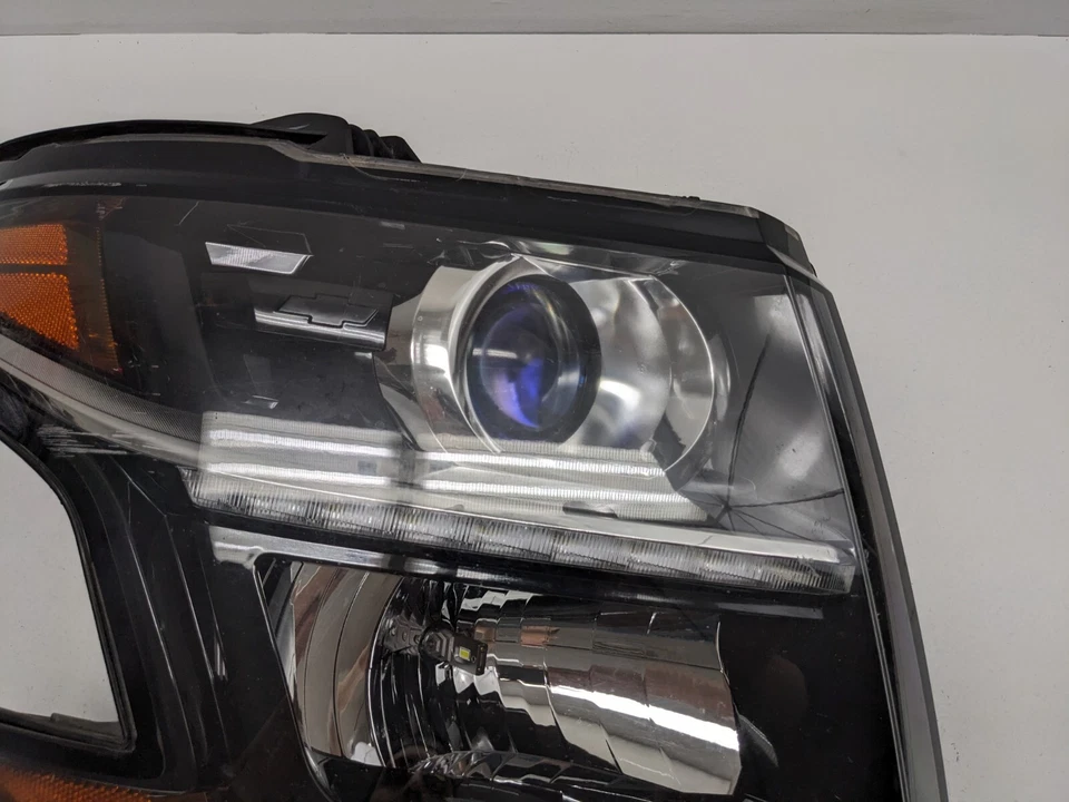 Faro halógeno derecho pasajero Chevrolet Tahoe Suburban 2015-2020 Y4 Foto 4 de 4