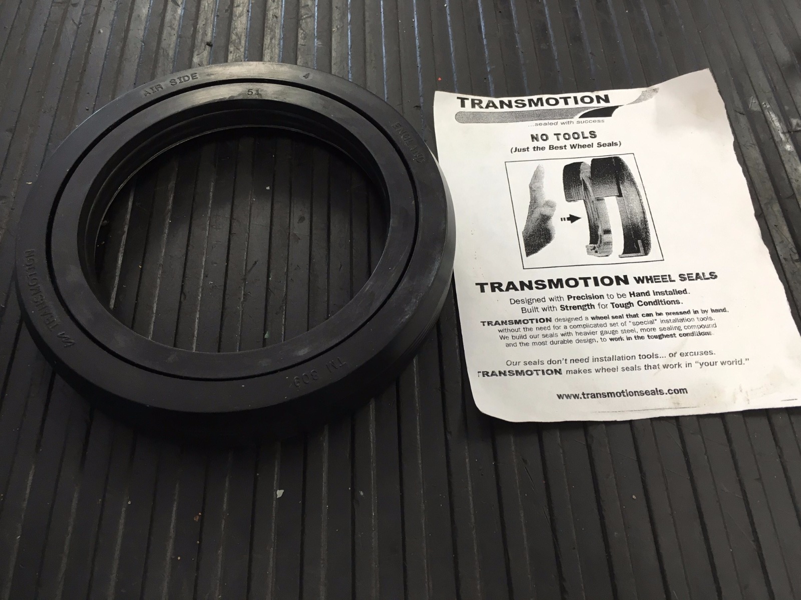 TM312 NEW SEMI TRUCK TRAILER WHEEL SEAL 3828036 3080836 35066 35059