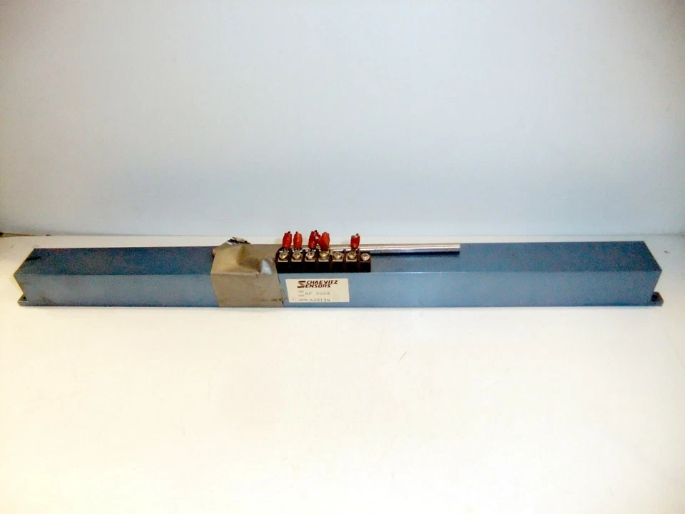 Montaje con brida Lucas Schaevitz AC LVDT MP5000 Foto 3 de 4