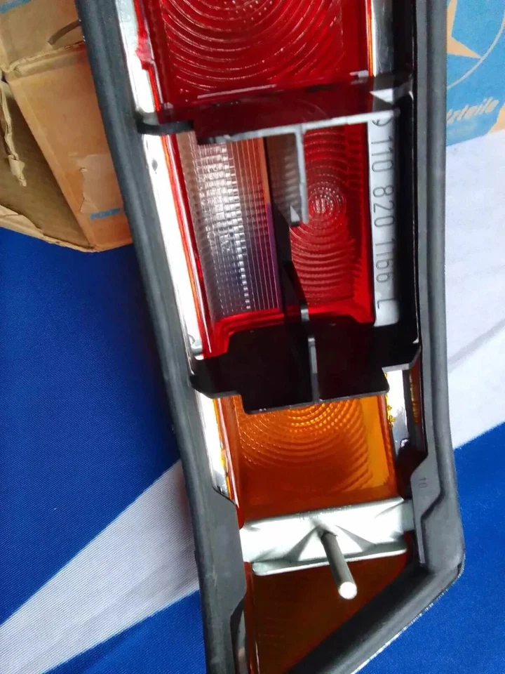 Luces traseras Mercedes Benz W110 190c 200 190D 200D 230 fintail NUEVO NOS Foto 2 de 4