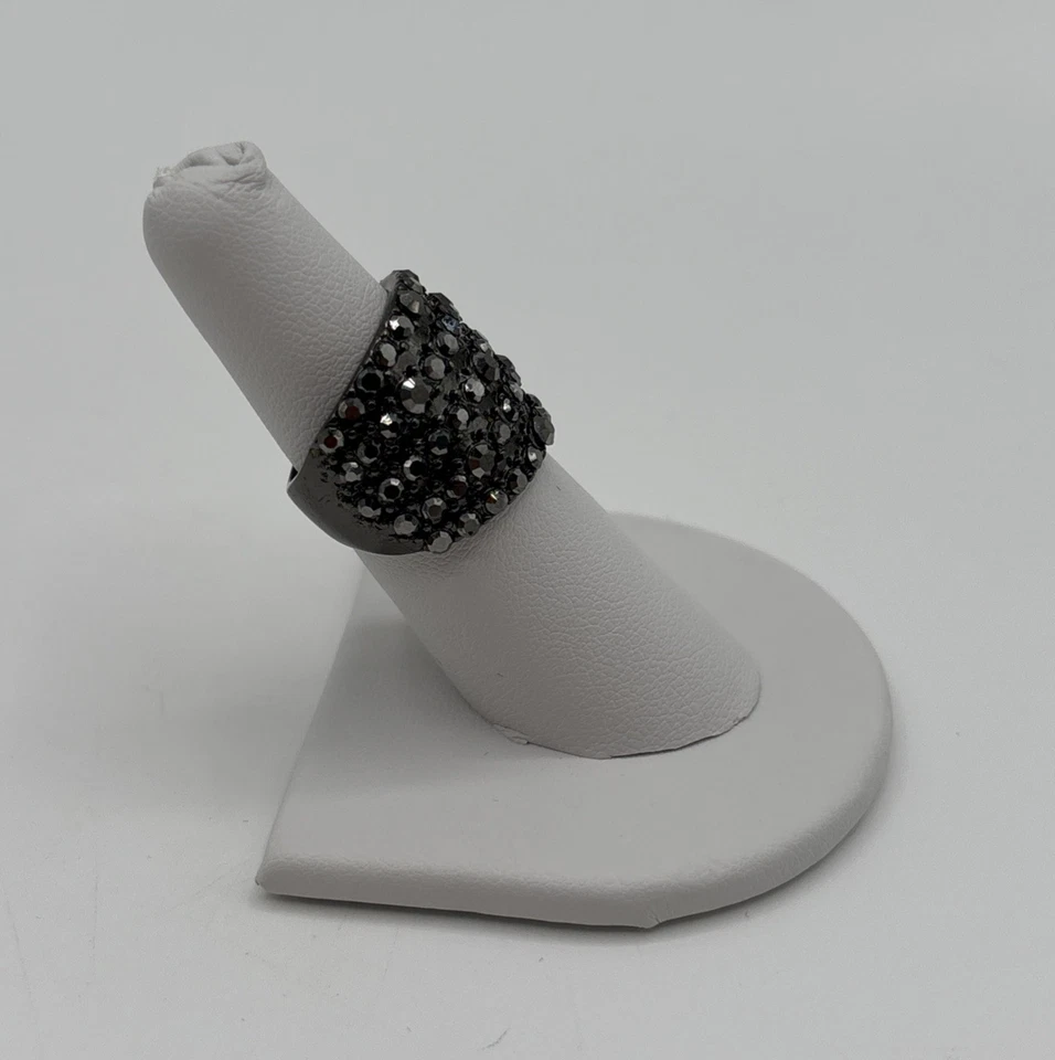 Anillo de cóctel con estrás negro piedra pavé abovedada filas horizontales talla 6,5 peltre Foto 3 de 4