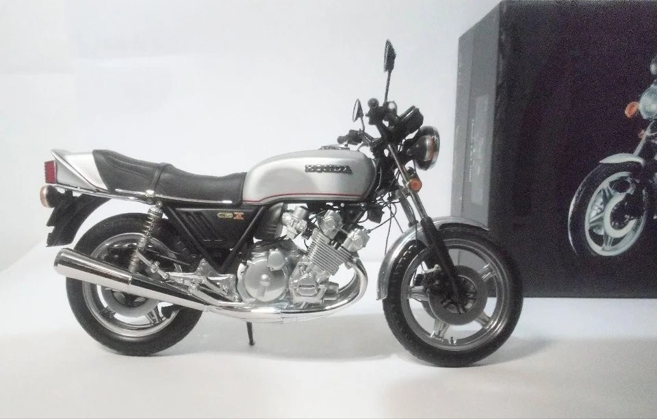 MINICHAMPS 1/12 Honda CBX 1000 1978 Silver Diecast Model w/Box - Image 2 of 4