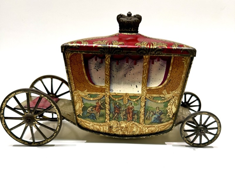 1953 Queen Elizabeth II Coronation Coach Biscuit Tin Jacobs UK