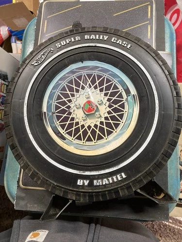 Vintage Hot Wheels Cars Lot of 26 with Super Rally Case