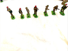Vintage Britains Set Of 7 Deetail Modern Paratroopers   7 Figures   Red Berets