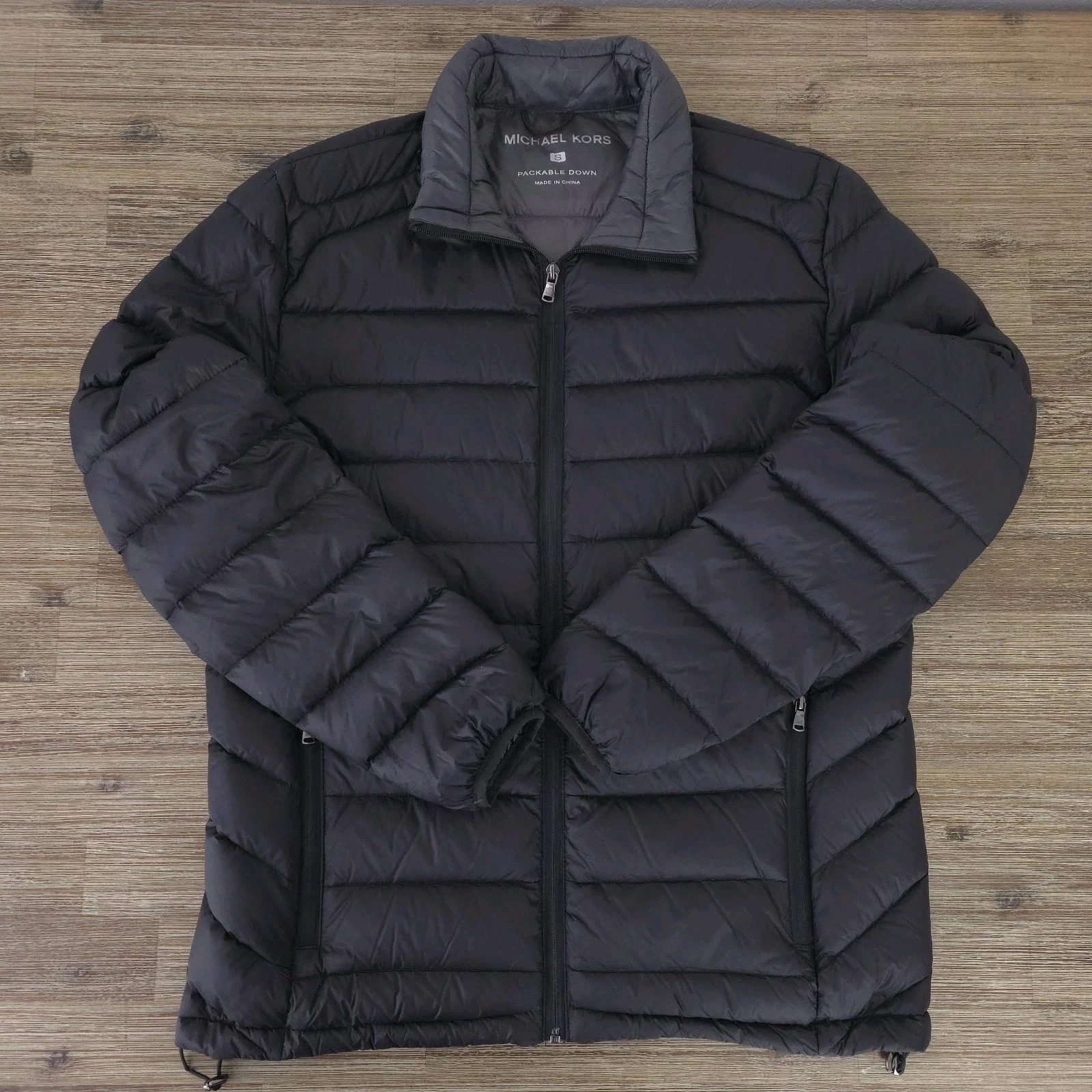Michael Kors Black Packable Down Full Zip Lightweight Puffer Jacket Mens Small
Opens in a new window