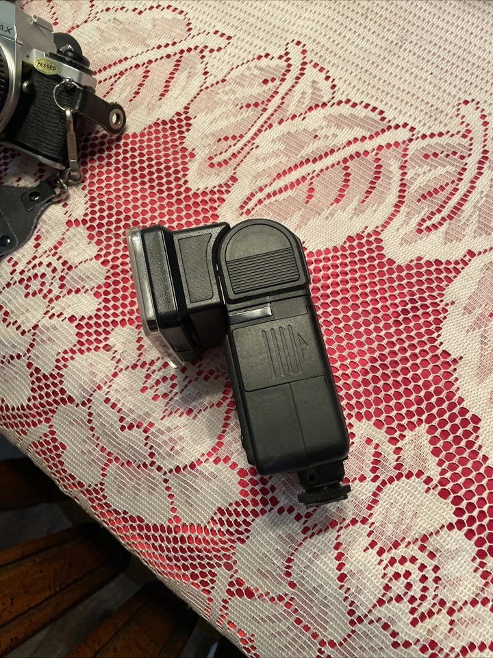 Flash de montaje en zapata Hanimex TZ 755 CP para cámaras Olympus (inclinación, giro, zoom) Foto 3 de 4