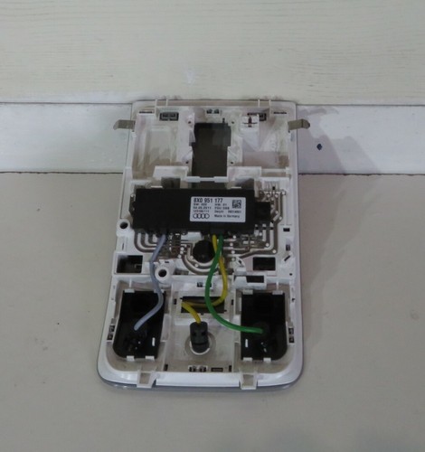 LUZ DE LECTURA TECHO INTERIOR AUDI A1 SE 2011 TDI P/N: 8X0951177 - Imagen 3 de 4