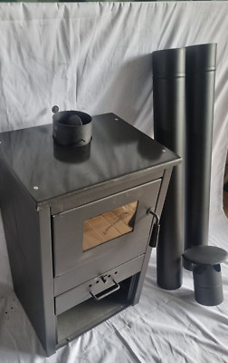 Freistehender Kaminofen mit einer maximalen Leistung von 9 kW Rauchrohren Bausatz