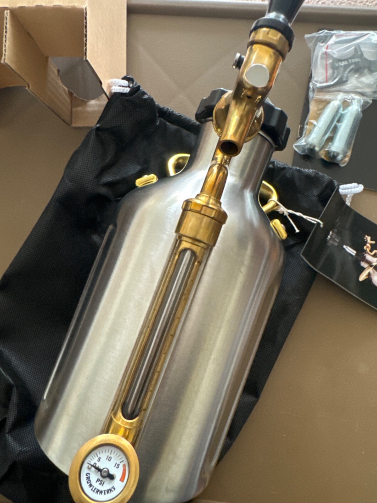 Growler Werks UKEG Pressurized Growler 64 oz Stainless New In Box