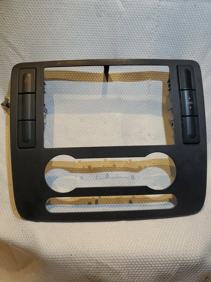 #8125D FORD FREESTAR 04 05 06 07 CENTER DASH RADIO TEMP CONTROL TRIM BEZEL PANEL - Image 2 of 4