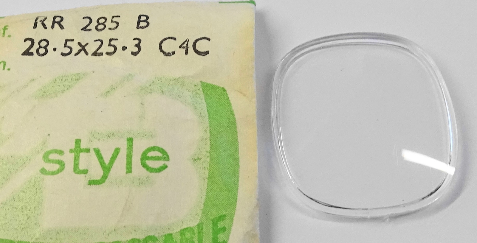Verre De Montre Cintré 4 Côtés 28.5 X 25.3 X 3 Mm RR285B Cat.1 - Neuf
