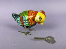 Vintage NOS Tinplate Wind Up Clockwork Novelty Pecking Chicken Hen + Key