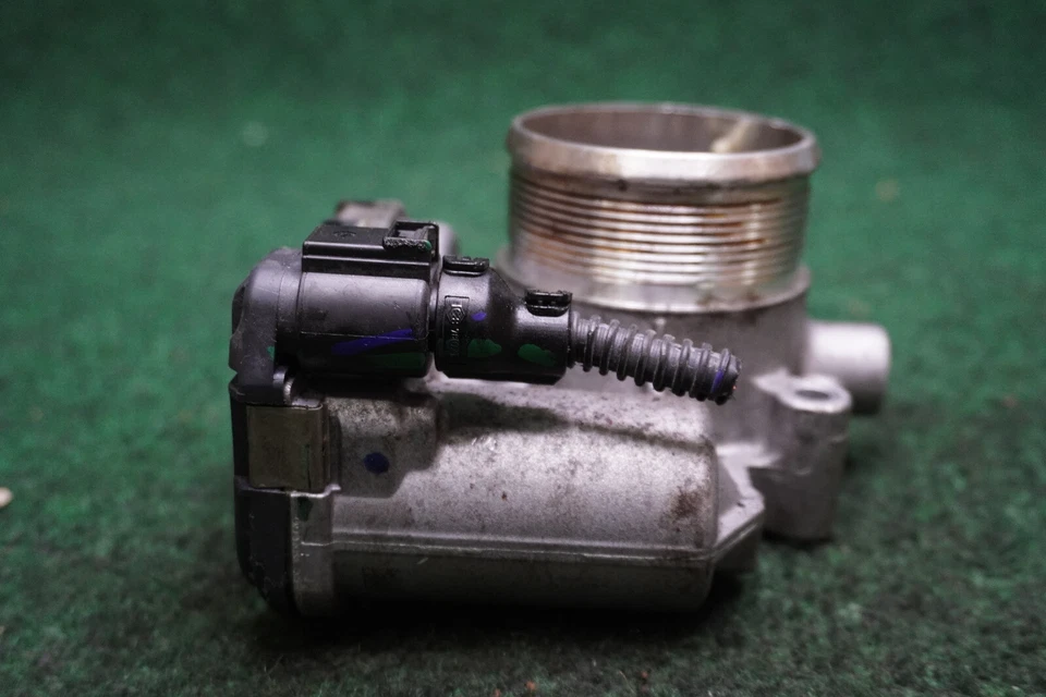 Volkswagen Tiguan 2021 2,0 L carrocería del acelerador OEM 06K133062AN Foto 4 de 4