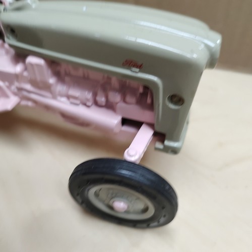Custom Pink 1/16 Scale Ford Golden Jubilee Utility Tractor GUC - Picture 10 of 11