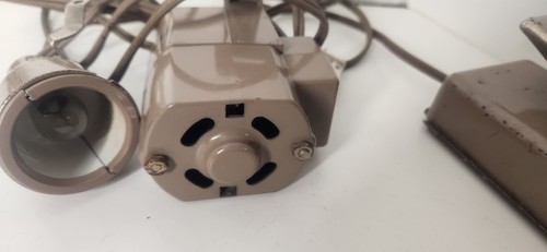 Hellbraun Beige Vintage Singer Nähmaschine Motor Licht Fußsteuerung - Bild 12 von 16