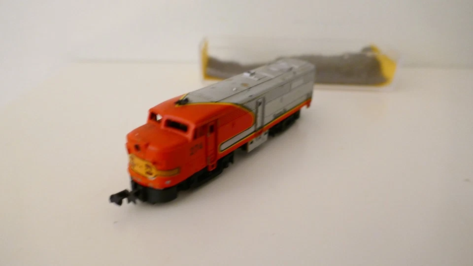 Arnold Rapido N Scale Santa Fe FA-2 - Image 4 of 4
