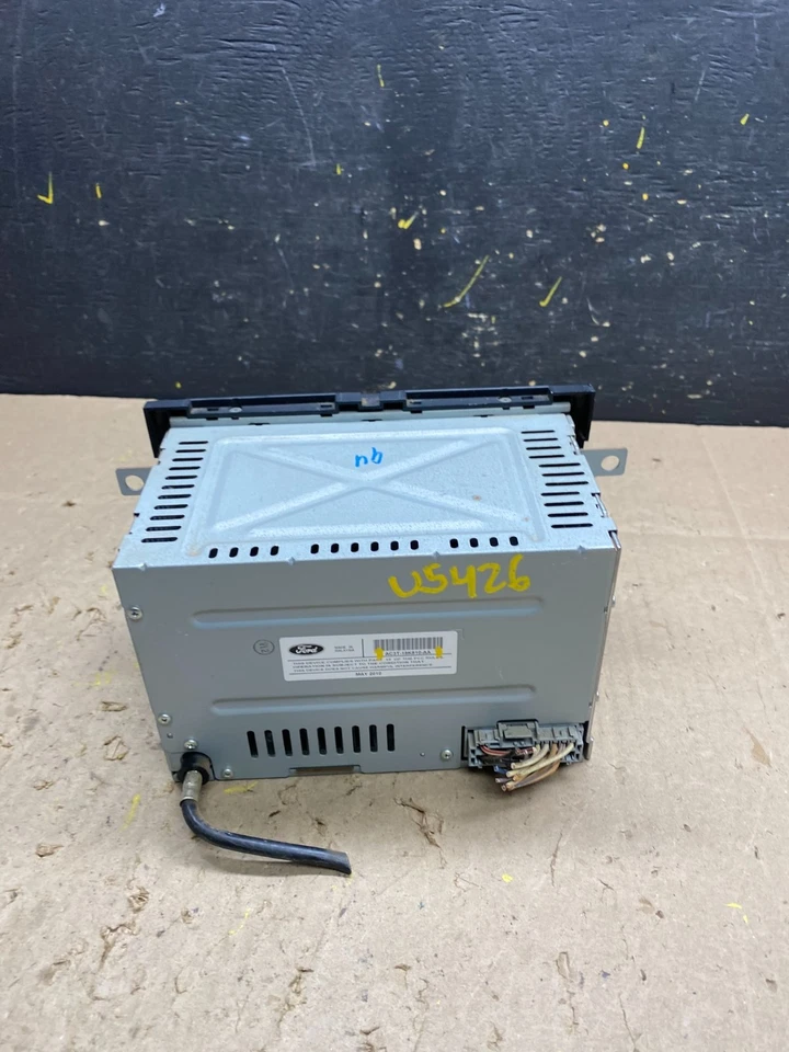 2008-2013 Ford E150 E250 E350 AM FM Radio Stereo Receiver OEM u5426 DG - Image 4 of 4