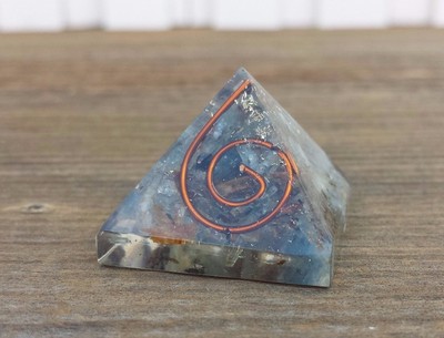SMALL (25-30mm) KYANITE COIL ORGONE GEMSTONE PYRAMID ORGONITE