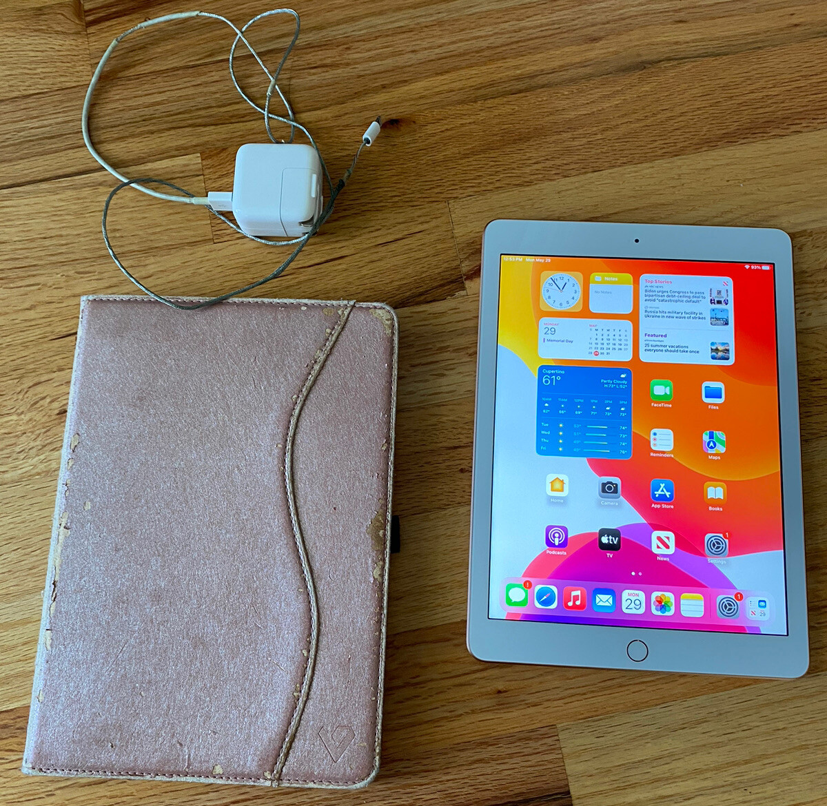 Apple iPad (6th Generation) 32GB, Wi-Fi, 9.7in - Rose Gold