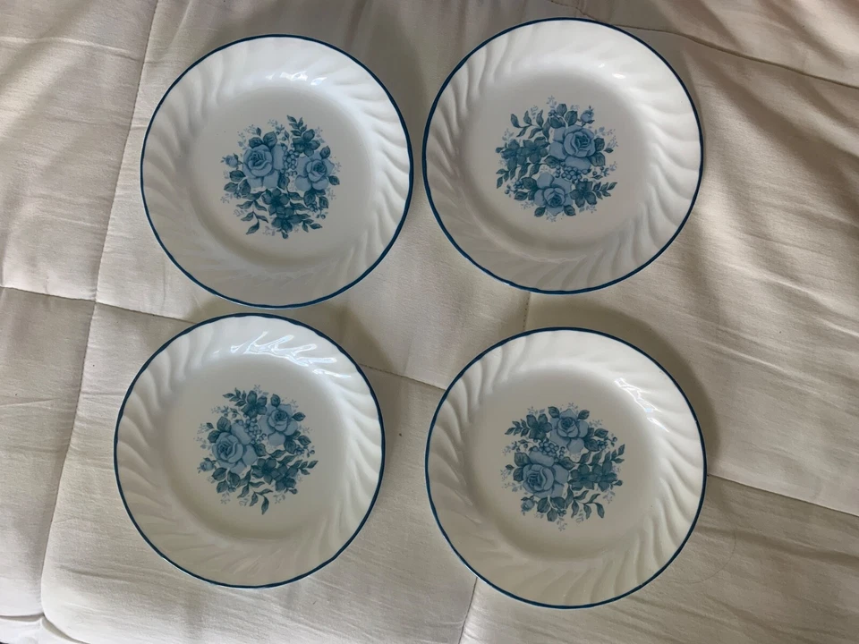 Juego de platos de ensalada vintage Corelle azul terciopelo rosa floral. Juego de cuatro Foto 3 de 3