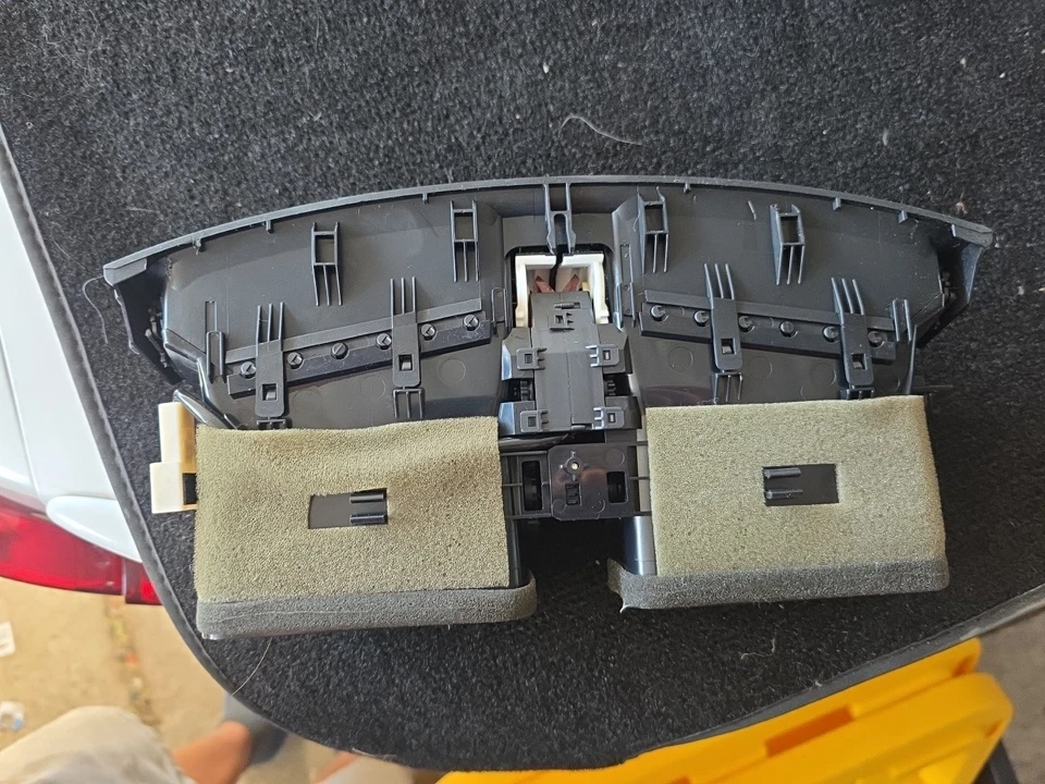 Lexus IS250 IS350 09-2013 AC /Heater Air Vent Panel 55670-53020 GREAT CONDITION - Image 4 of 4